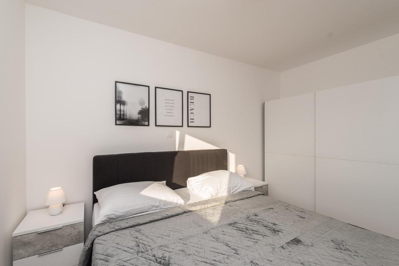 Sara Luxury Apartment With A Pool Novalja Extérieur photo