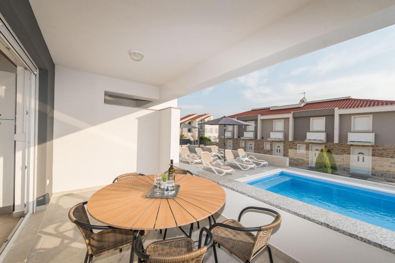 Sara Luxury Apartment With A Pool Novalja Extérieur photo